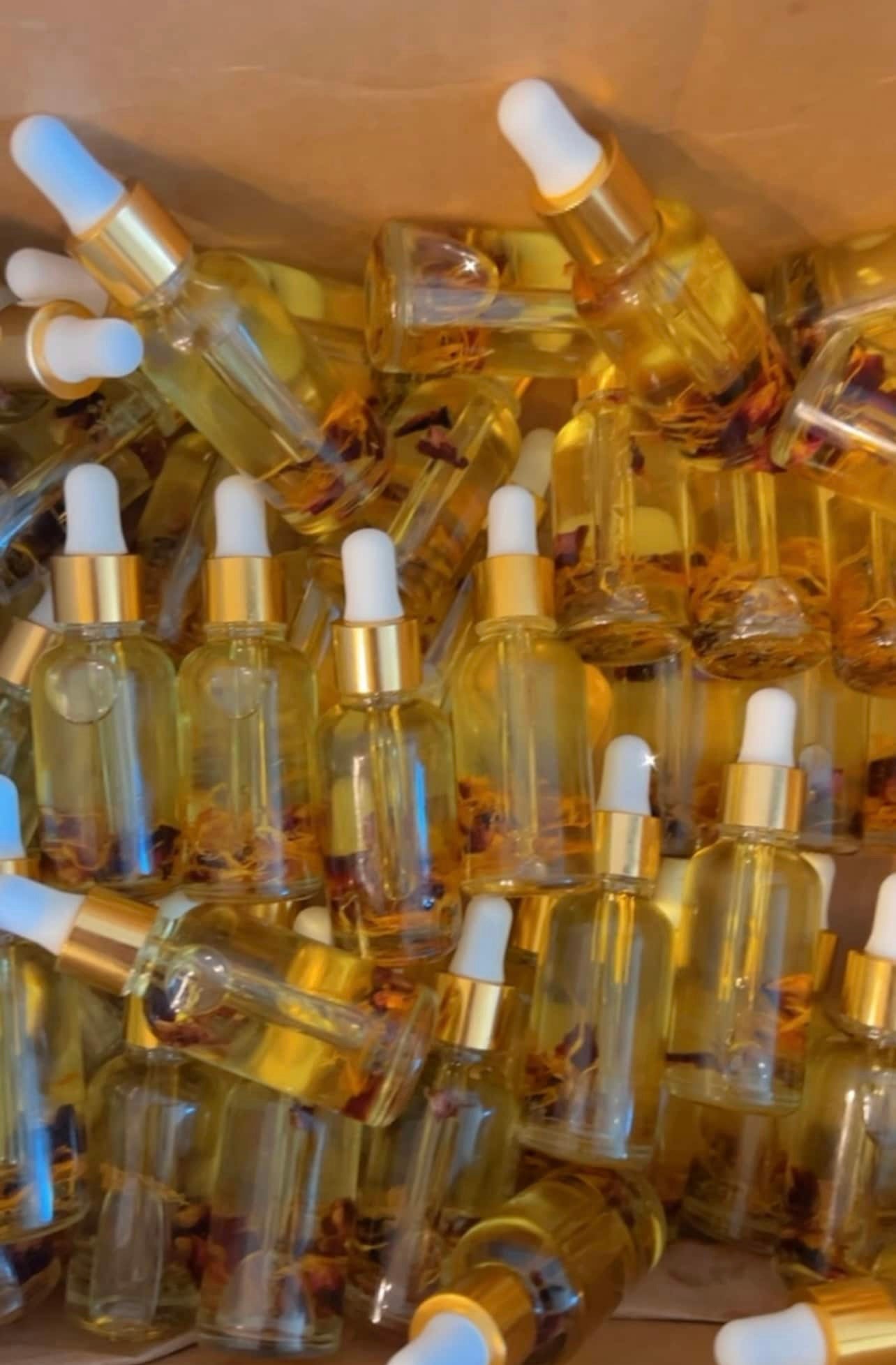 Yoni  Oil  and Rose Hip Oil Wholesale